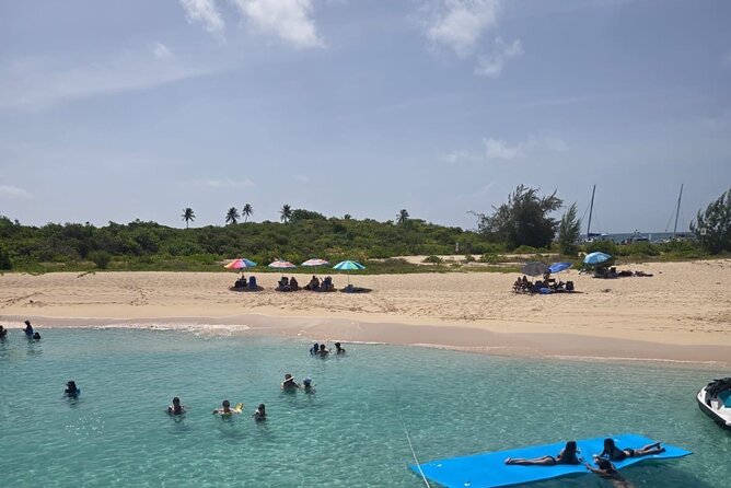 Boat Snorkeling and beach day to the Fajardo islands - How the group size affects the morning