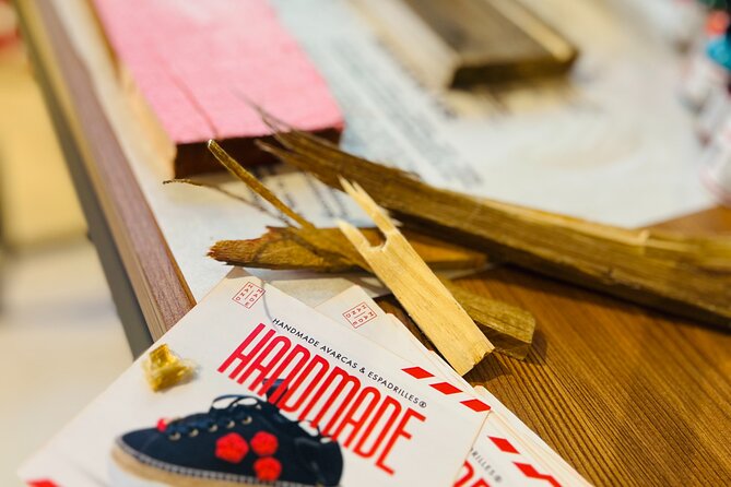 Caribbean Driftwood Making in San Juan - Turning rough wood into a Caribbean sign