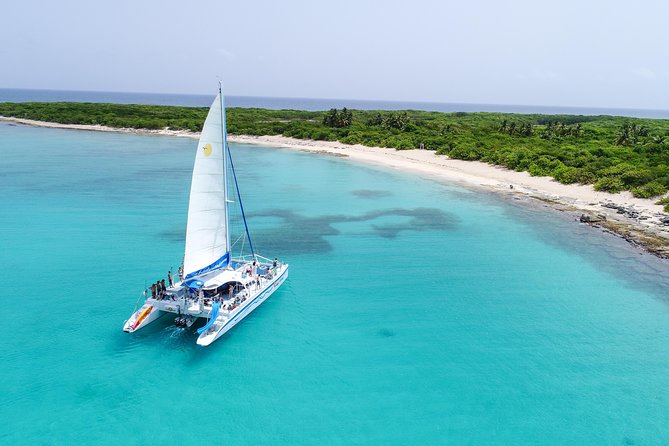 Icacos Island Catamaran Day Sail from Fajardo - Crew service and the social atmosphere