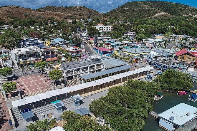 La Parguera Glowing Bioluminescent Bay Boat Tour from San Juan - Food, drinks, and comfort on the water