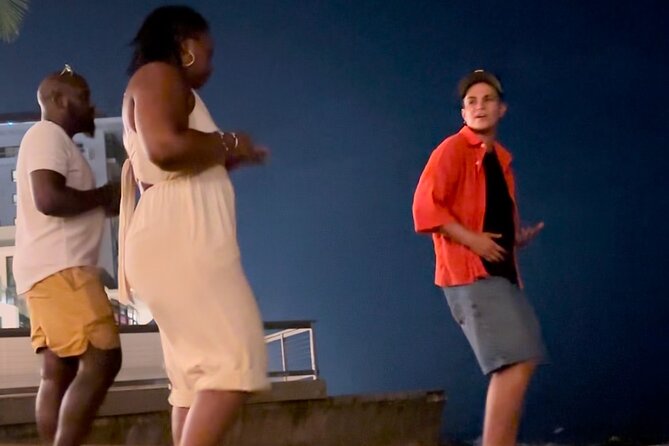 Moonlight Beginner Salsa Class in San Juan - A good choice for couples, solo participants, and families