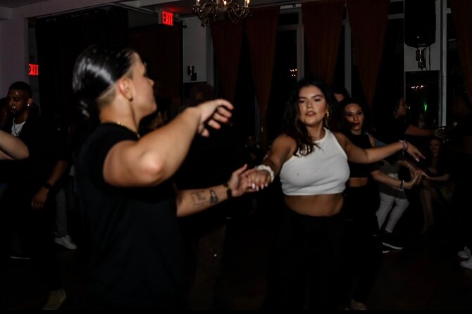 Moonlight Beginner Salsa Class in San Juan - Price, group size, and what you receive