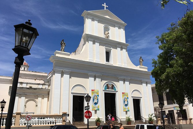 Old San Juan and El Morro Castle Walking Tour - La Casa Estrecha and Santo Cristo chapel