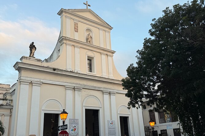 Old San Juan Food Tour with 7 Tastings of Authentic Local Flavors - Casa Blanca and the old city gate