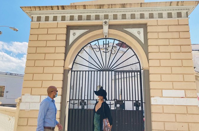 Old San Juan Immersive Walk: History and Culture - Plaza del Quinto Centenario and the view toward El Morro