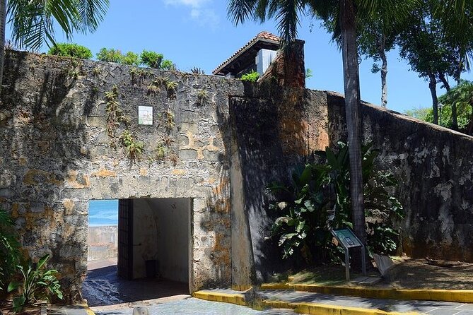 Old San Juan Tour (1 Hour) by DUHO - Finishing at La Rogativa