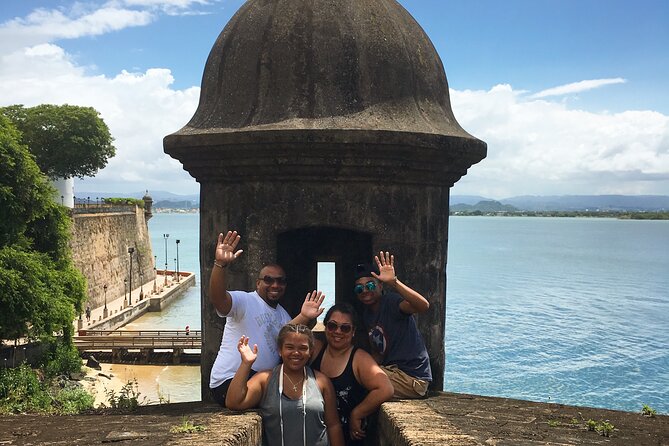 Old San Juan Tour in Spanish - Plaza Colón explains the city’s purpose