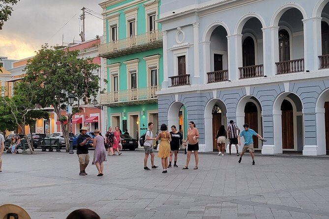 Old San Juan Walking Tour - Plaza de Armas and the everyday city