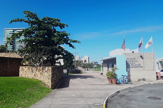 Outdoor Salsa Class Experience in San Juan - The outdoor setting: fresh air, heat and distractions