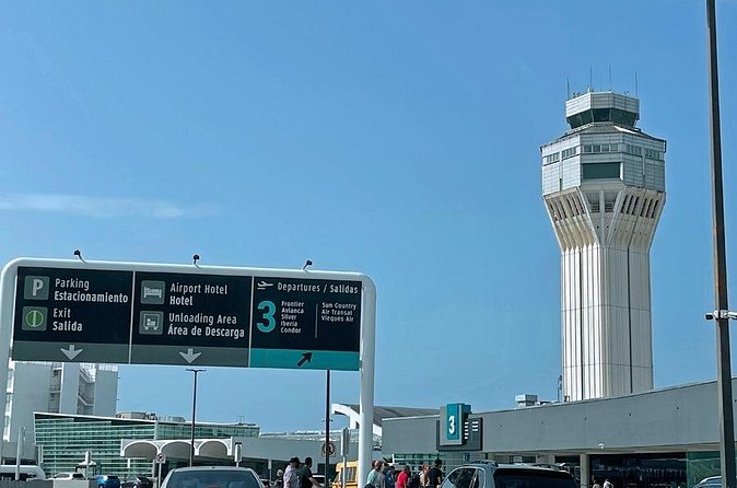 Private Round-Trip Transfer: Luis Muñoz Marín Airport to Hotel - The driver can help you get oriented