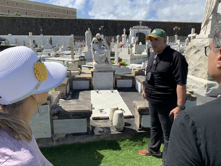 San Juan: Ghosts and Spooky History Walking Tour - La Fortaleza and the cathedral’s unanswered questions