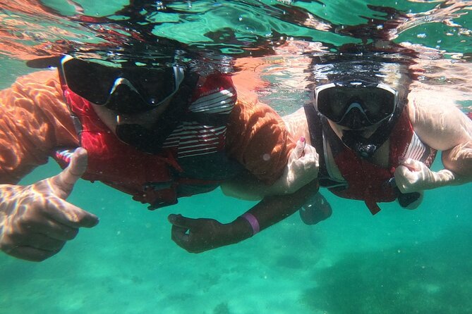 San Juan: Kids and Family Snorkeling Adventure with Videos - Why the small-group limit matters