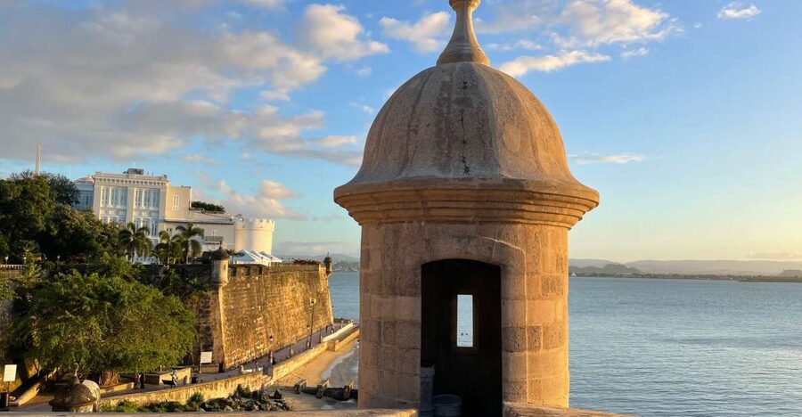 San Juan: Old Town Sunset Walking Tour - Plaza de la Barandilla and Plaza de Armas