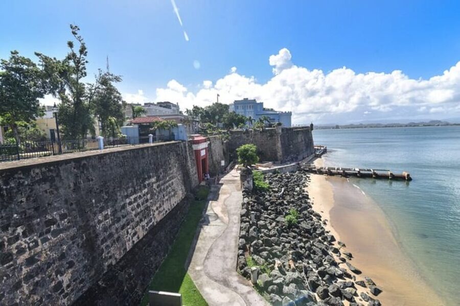 San Juan: Walking Tour with Expert Guide - Paseo de la Princesa and the Governor’s Residence