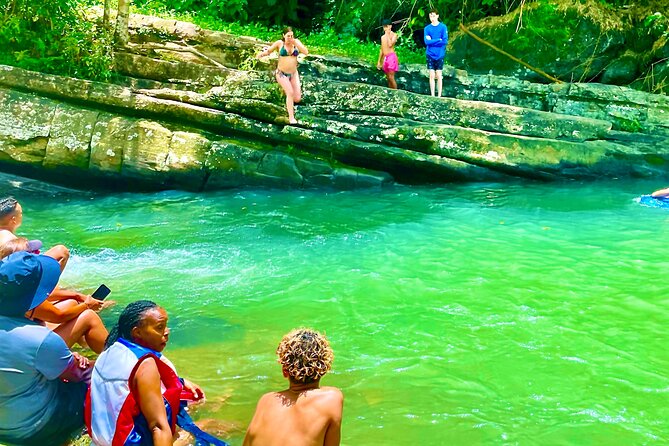 Yunque Rainforest Waterslides Plus Beach Tour - Luquillo Beach: a relaxed finish with food nearby